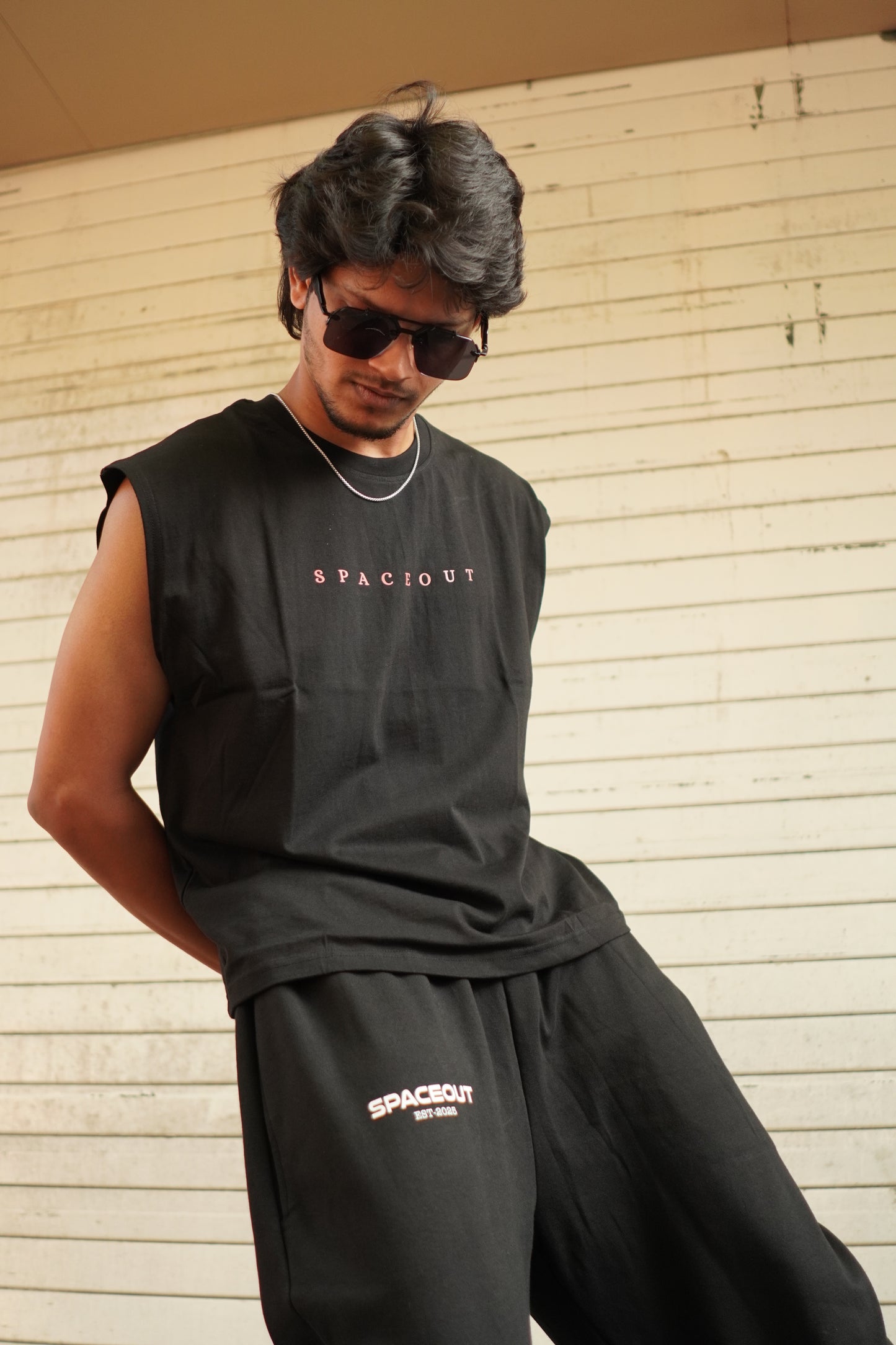 SPACEOUT BLACK BOXY FIT