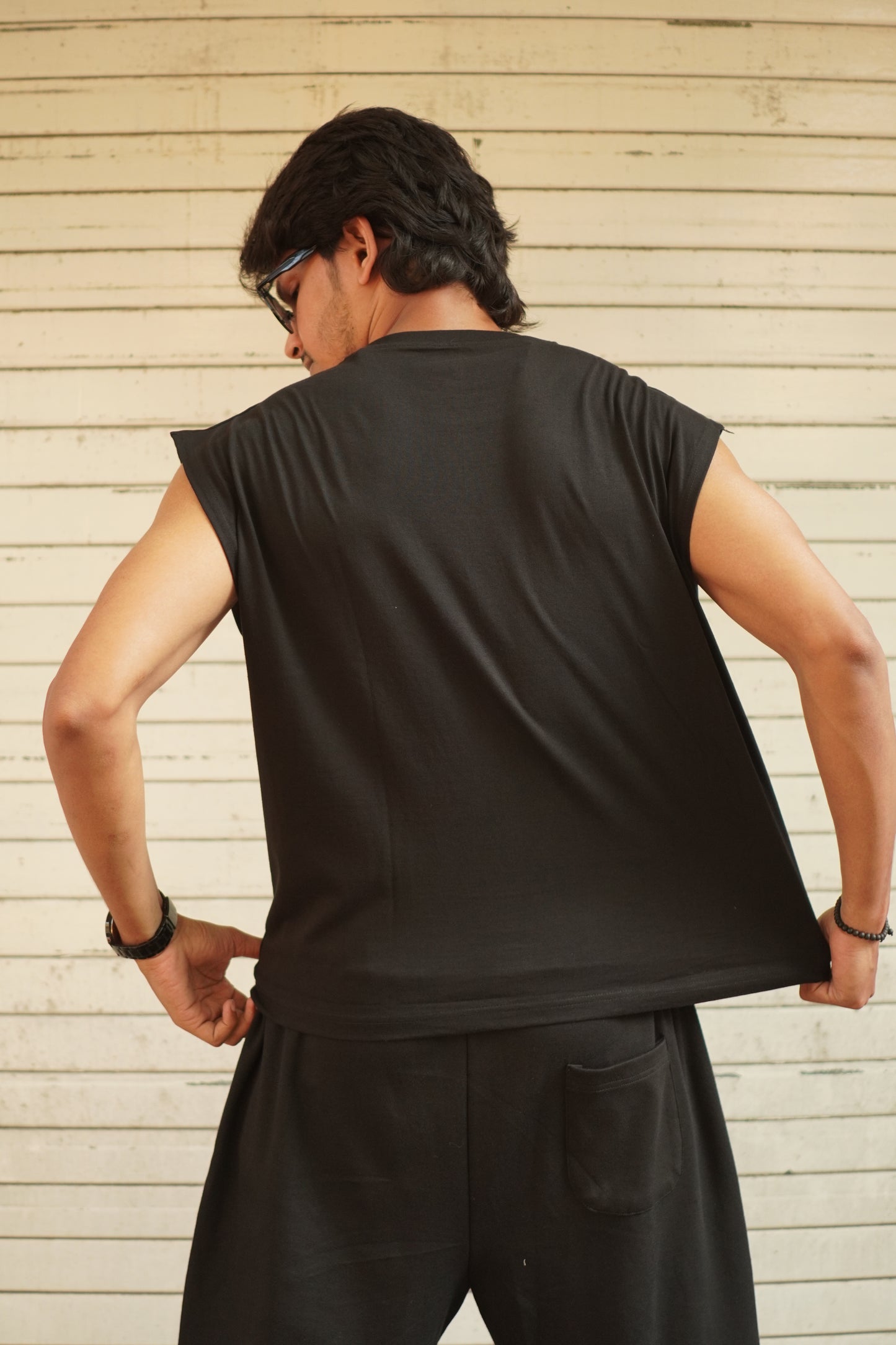 SPACEOUT BLACK BOXY FIT